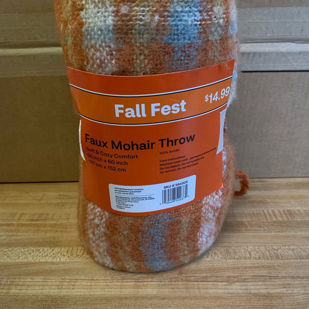 Seasonal throw new with tags